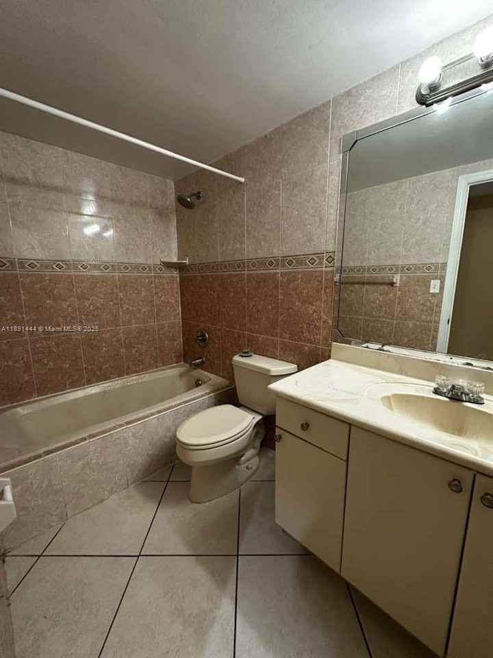 1455 North Treasure Drive #2N - Photo 2 of 6