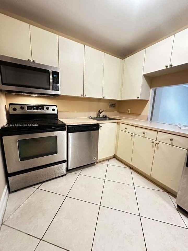 1455 North Treasure Drive #2N - Photo 5 of 6