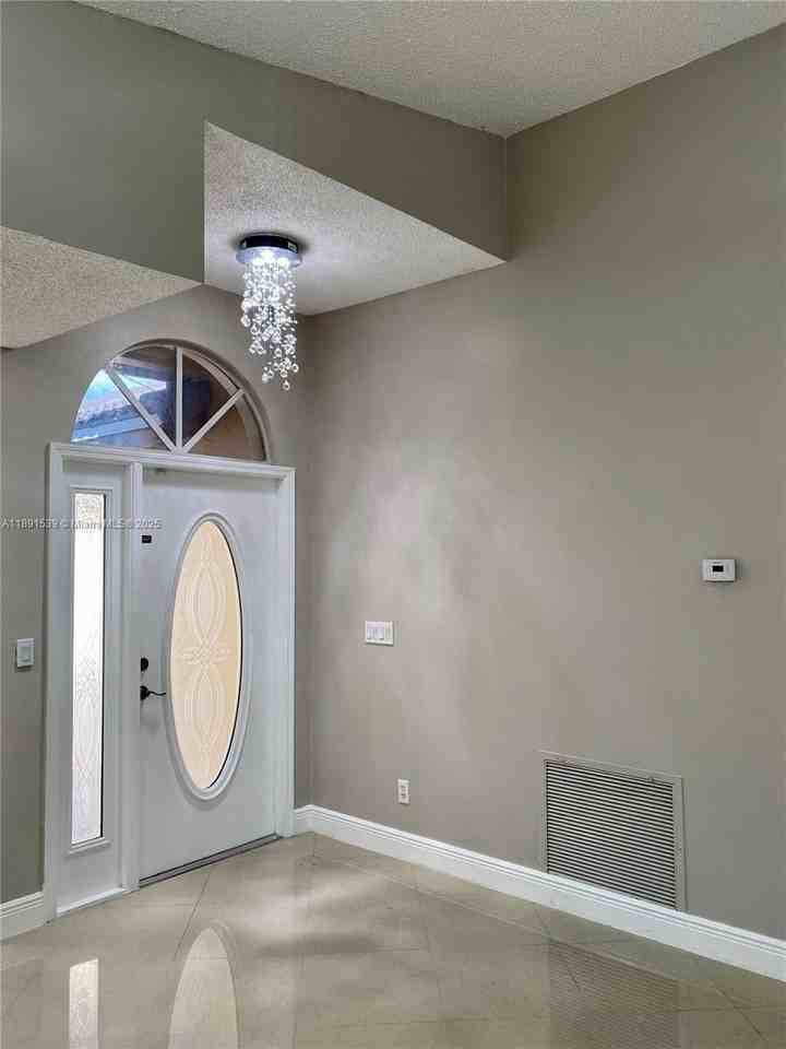 405 Sw 183rd Way - Photo 2 of 17