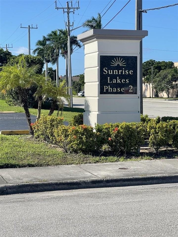 8515 Sunrise Lakes Blvd #103 - Photo 4 of 17