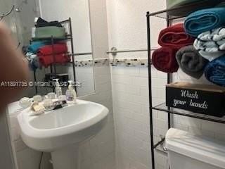 1176 Nw 38th St #1 - Photo 6 of 6