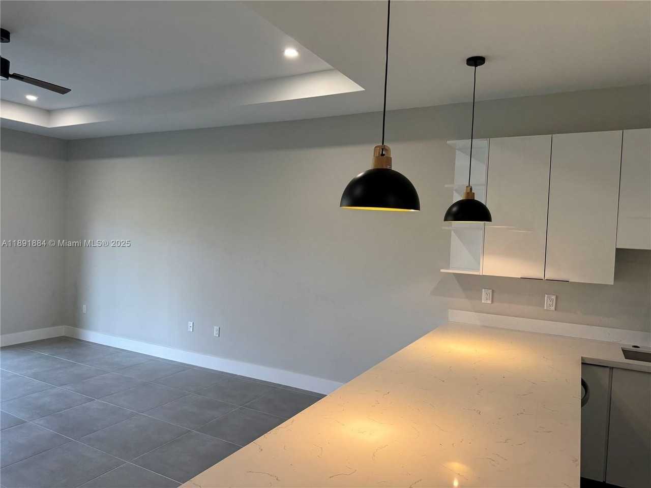 1010/1012 GERALD AVE S #1010-1012 - Photo 3 of 7