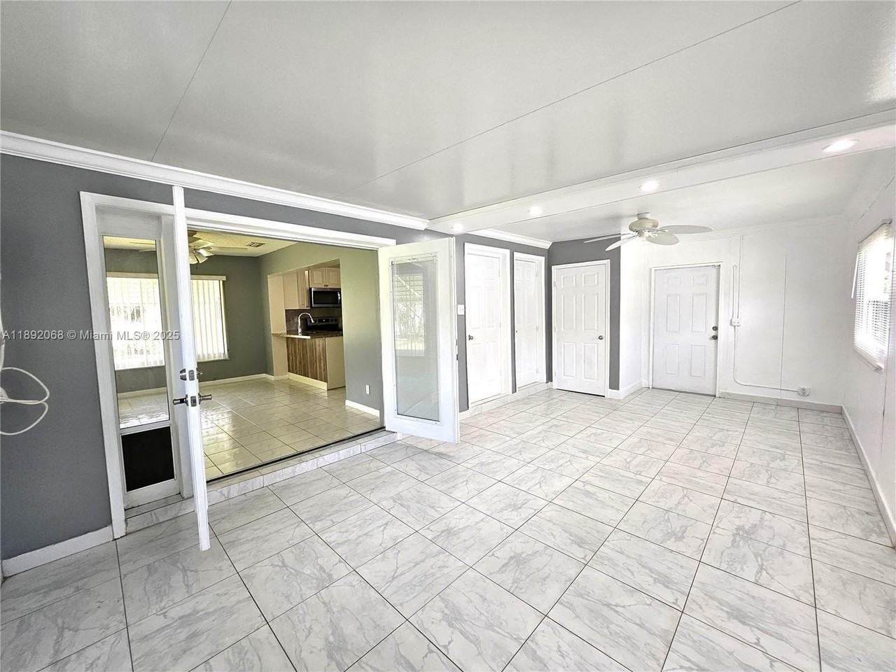 1040 Nw 73rd Ter - Photo 5 of 41