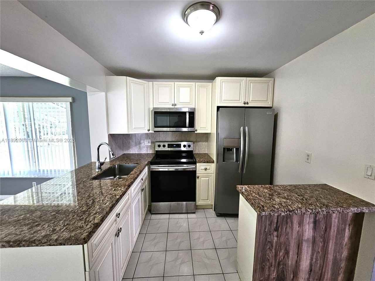 1040 Nw 73rd Ter - Photo 6 of 41