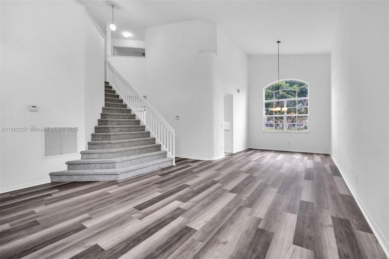 1637 Sw 156th Ave - Photo 3 of 27