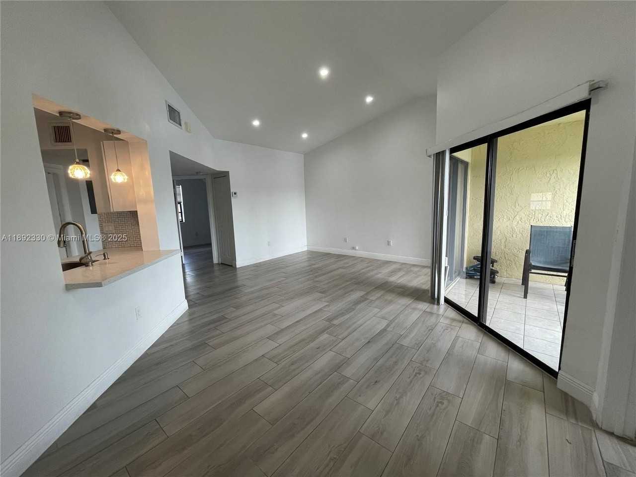 1042 Adams Ave #1042E - Photo 5 of 14