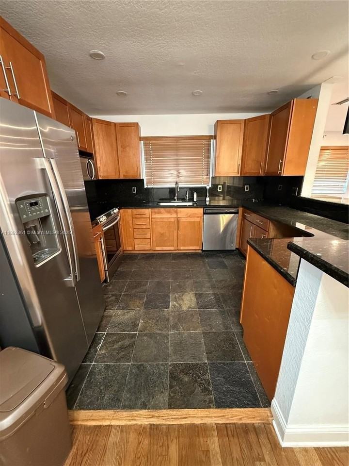 3630 Southwest 14th Street - Photo 7 of 22