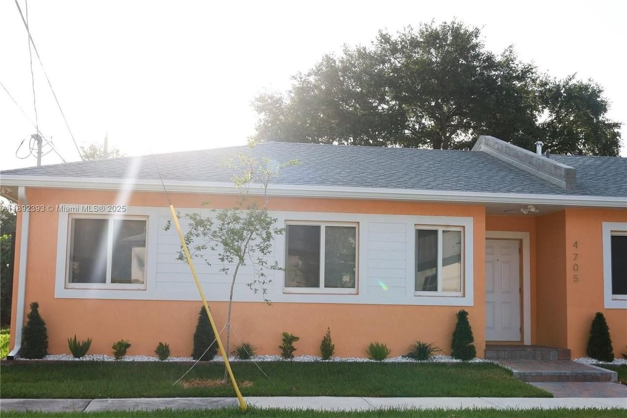 1795 Nw 47th St #4705 - Photo 2 of 6