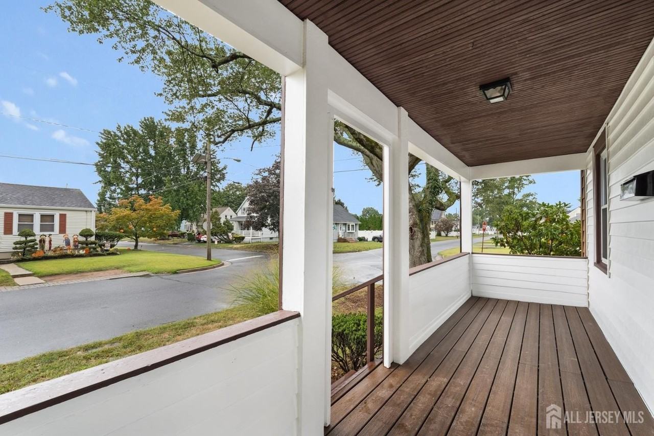 400 Main St - Photo 2 of 19