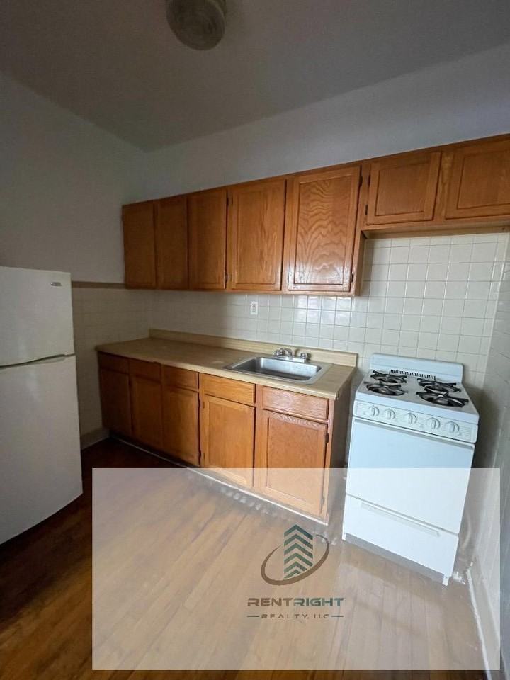 4656 N Elston Ave #B6