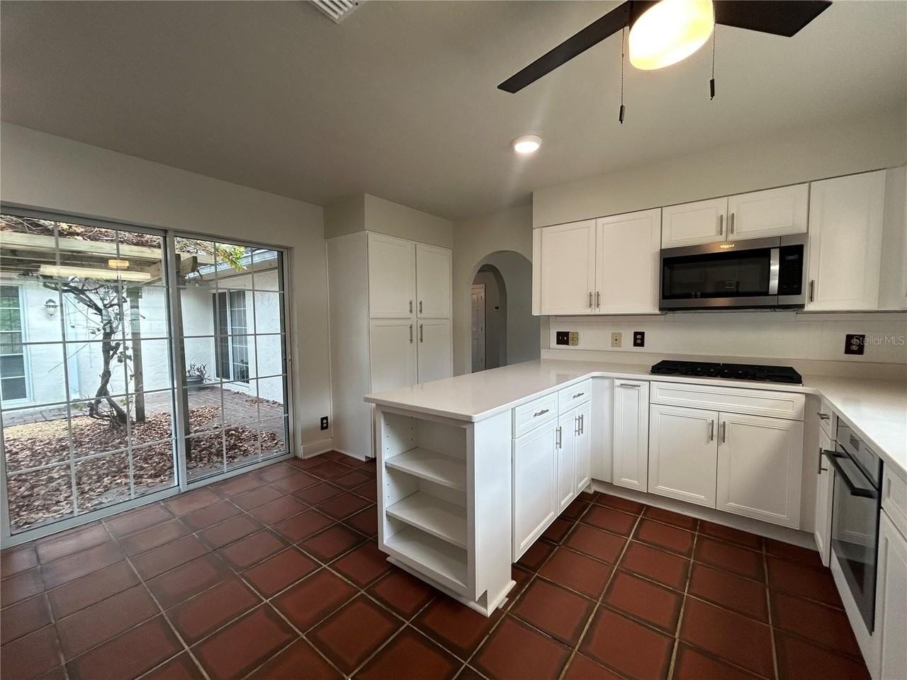 3322 Nw 39th Ter - Photo 4 of 36