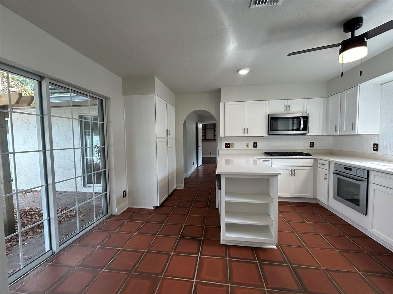 3322 Nw 39th Ter - Photo 5 of 36