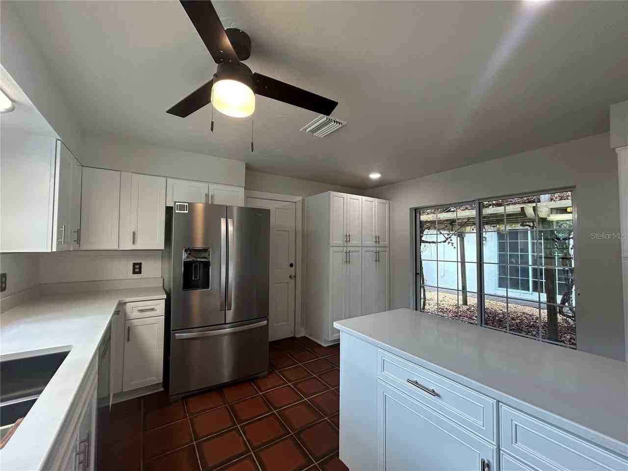 3322 Nw 39th Ter - Photo 6 of 36