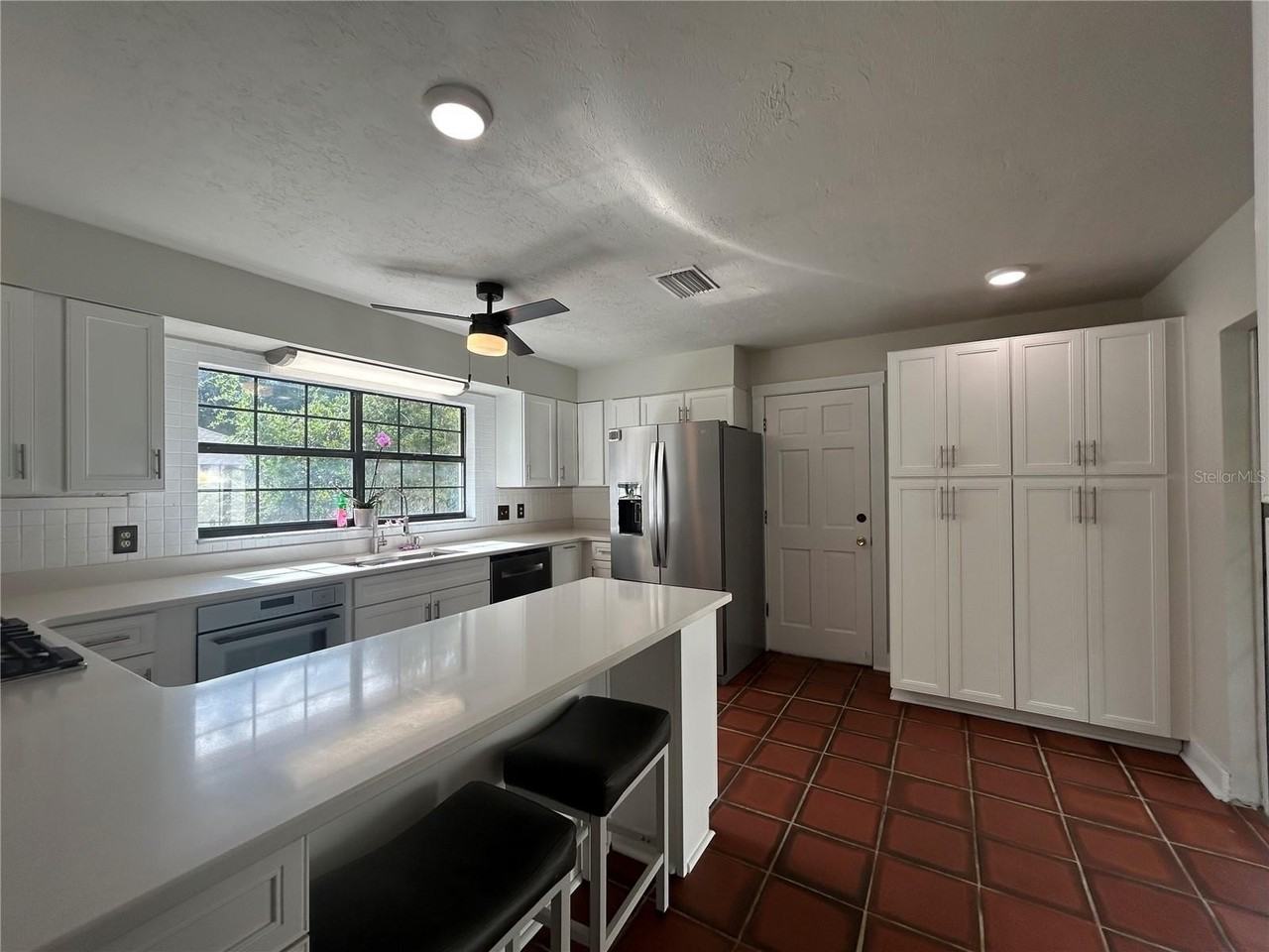 3322 Nw 39th Ter - Photo 7 of 36