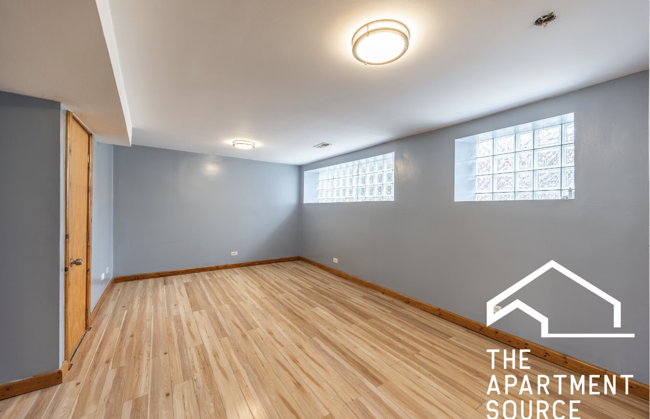 N Washtenaw Ave #1S - Photo 5 of 8