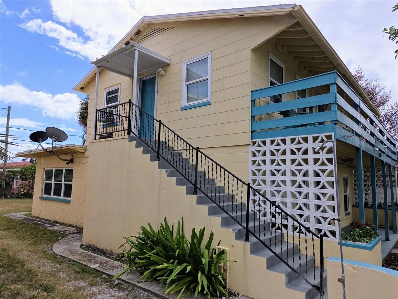 350 80th Ave - Photo 4 of 24