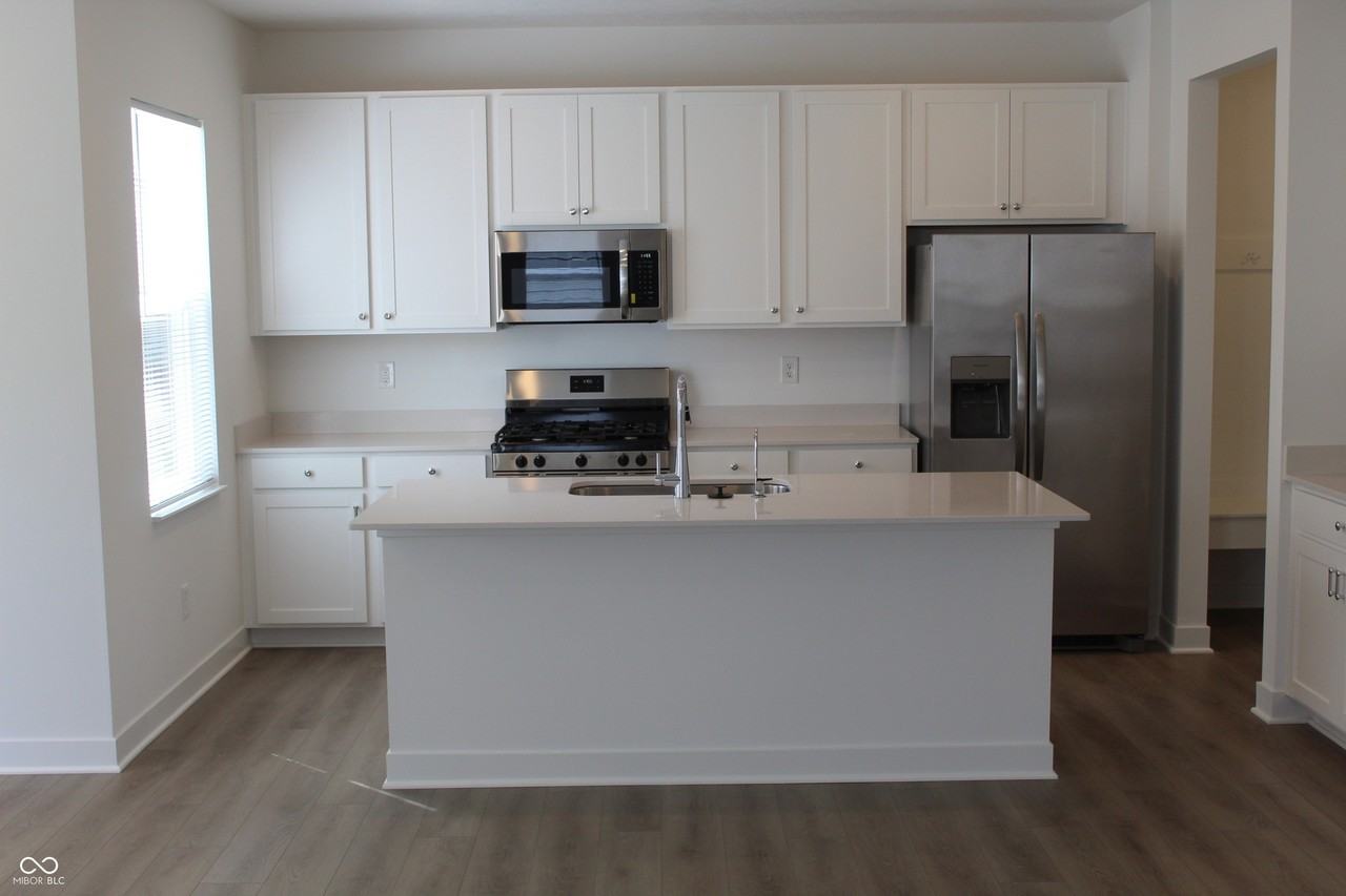 1087 Marston Ln - Photo 4 of 12