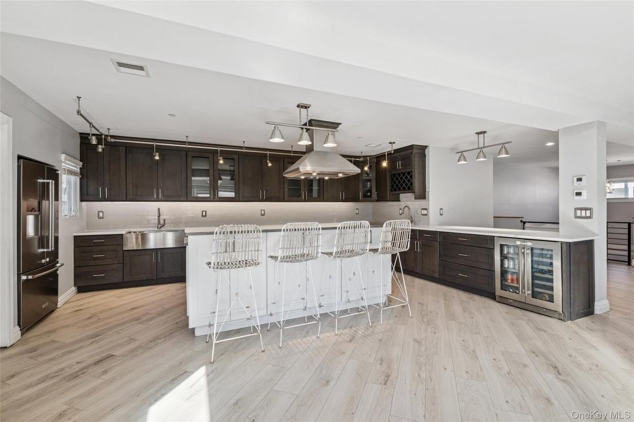 71 Michigan St - Photo 4 of 38