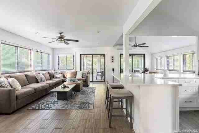 294 Wilmot Rd - Photo 6 of 38