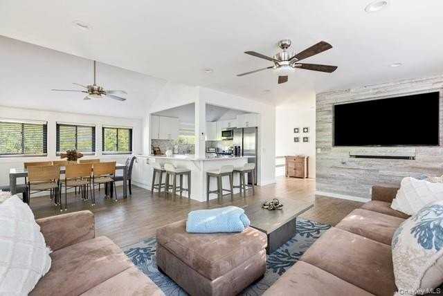 294 Wilmot Rd - Photo 7 of 38