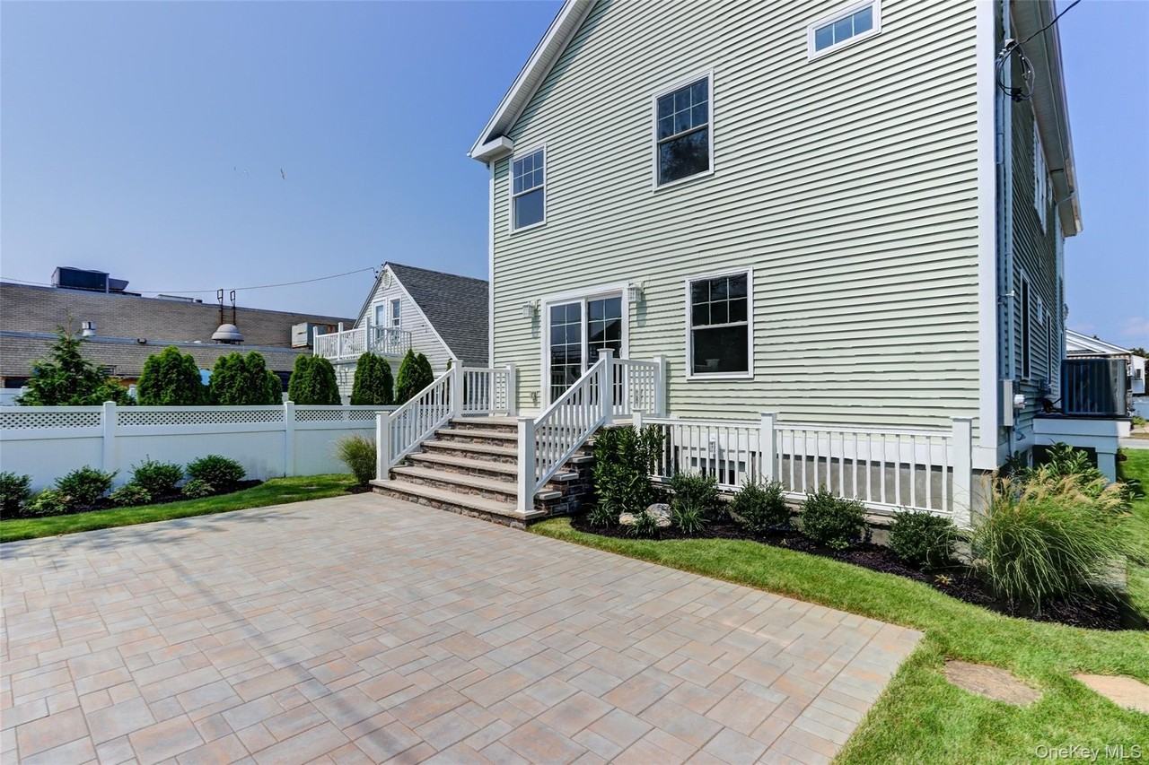 538 W Walnut St - Photo 4 of 24