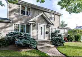 featured image of 60 Monroe St