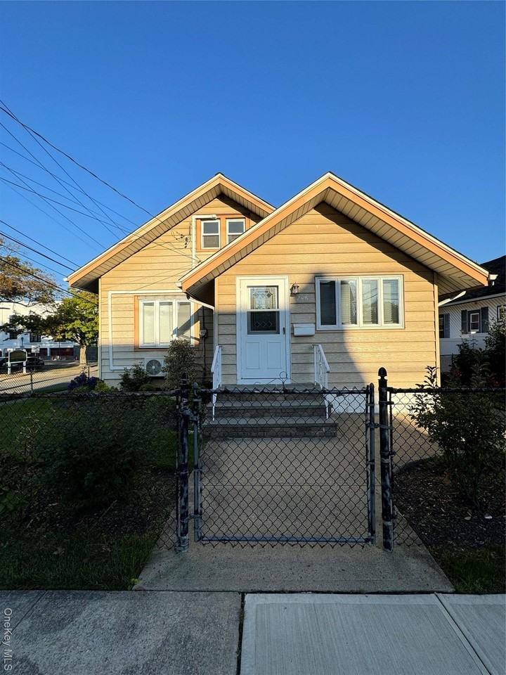 248 Fulton St - Photo 4 of 14