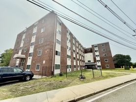 215 Winter St #4L - Photo 1 of 1