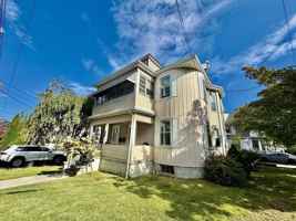 featured image of 210 Franklin St #2