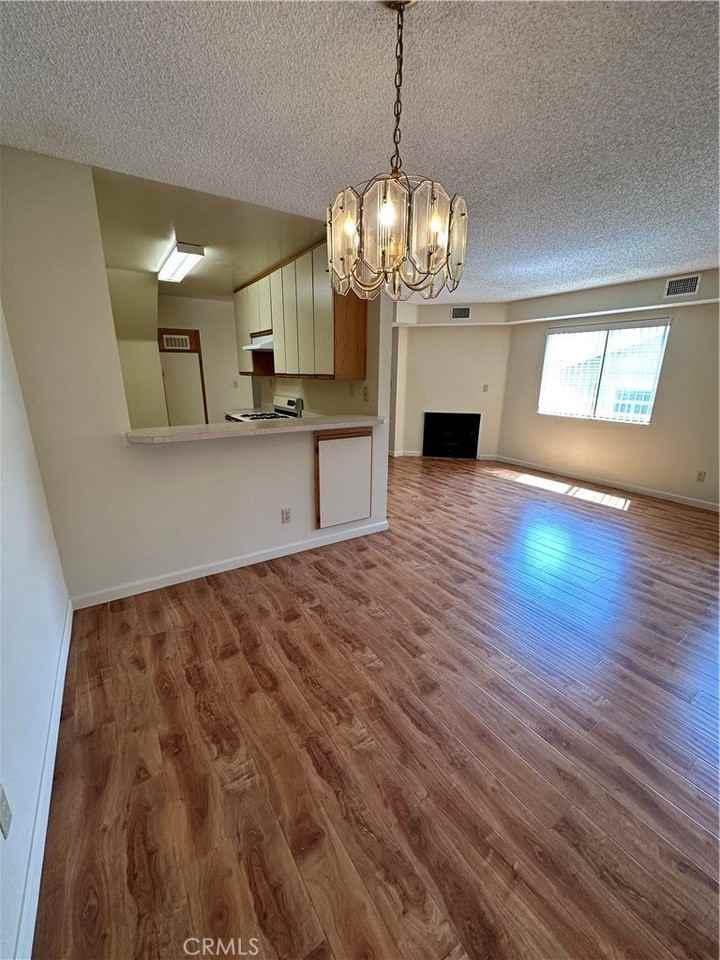 420 Milford St - Photo 4 of 30