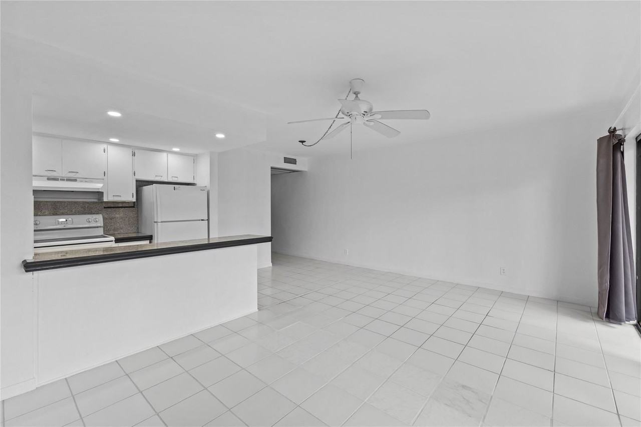 3208 Se 11th St #104A - Photo 2 of 8