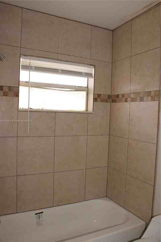 334 Sw 2nd Ct #1A - Photo 7 of 8