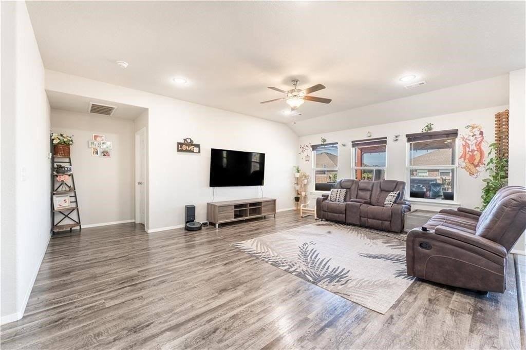 6704 Sw Pilgrim Rd - Photo 5 of 32