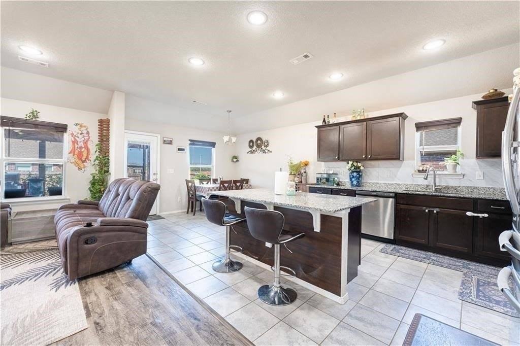 6704 Sw Pilgrim Rd - Photo 7 of 32