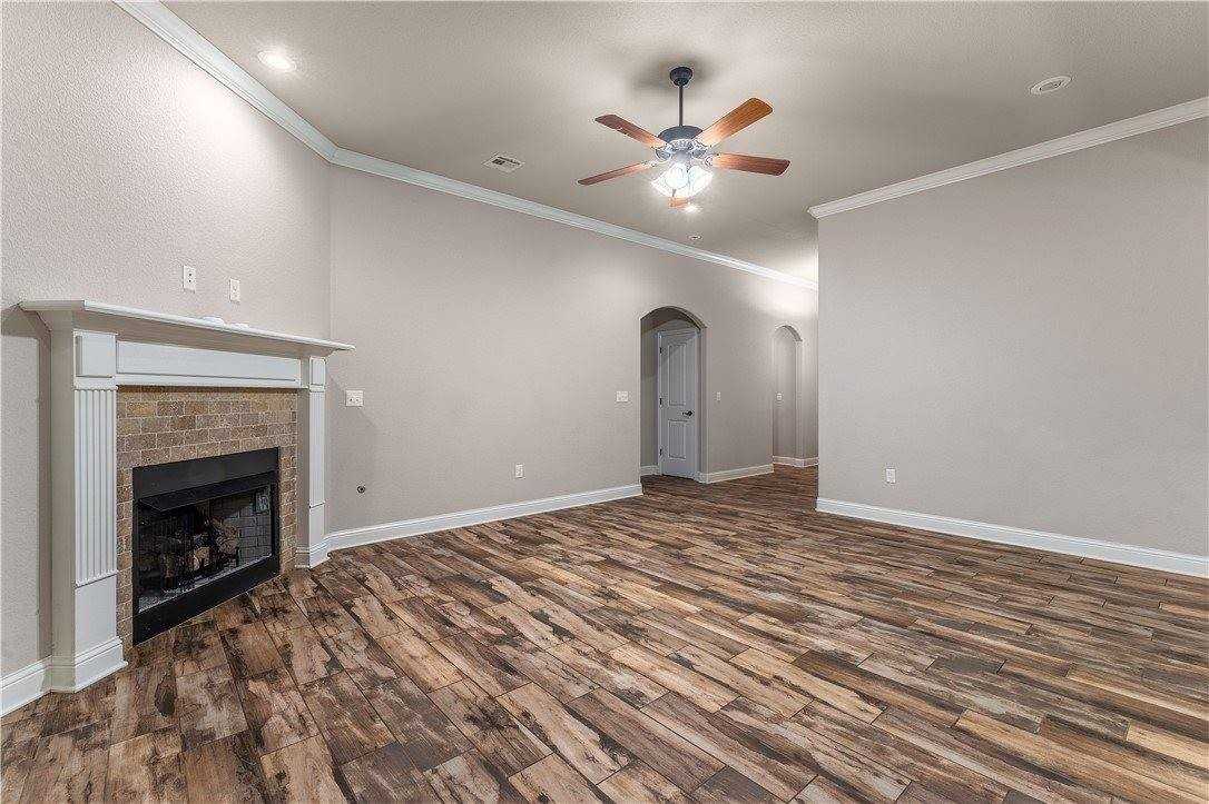 2091 Eagle Dr - Photo 2 of 32