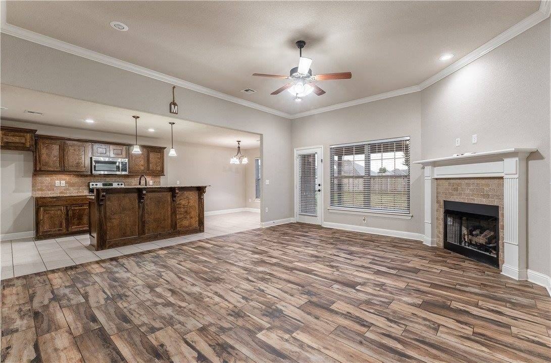 2091 Eagle Dr - Photo 3 of 32