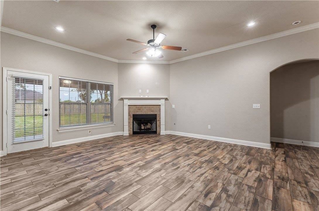 2091 Eagle Dr - Photo 4 of 32