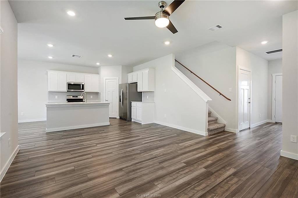 919 Lady Bird Ln - Photo 2 of 20