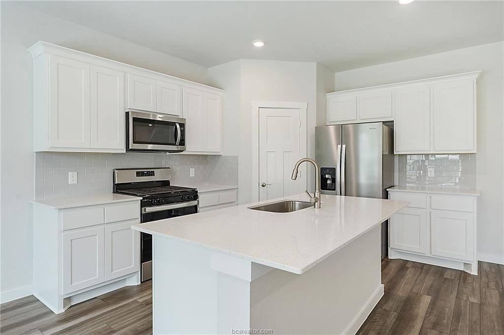 919 Lady Bird Ln - Photo 3 of 20