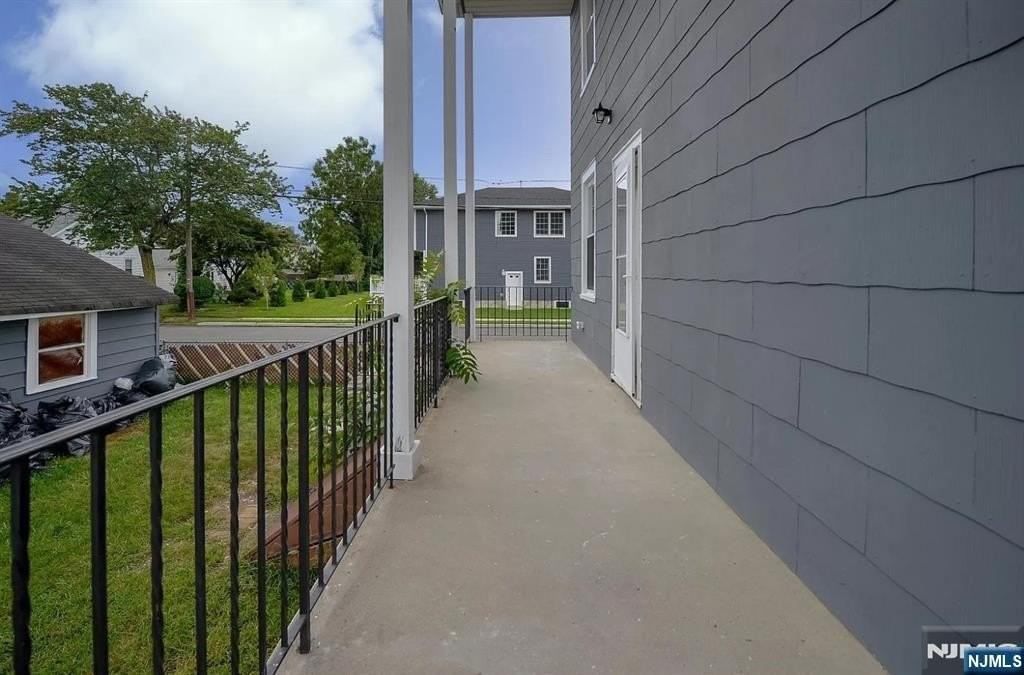 8-02 Chester St - Photo 2 of 13