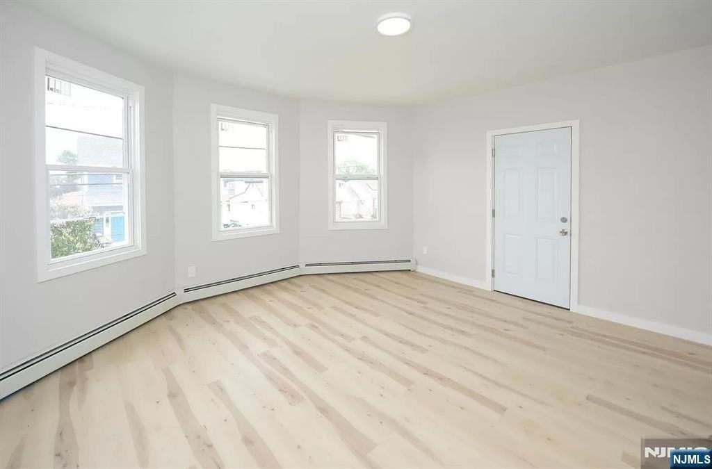 8-02 Chester St - Photo 5 of 13