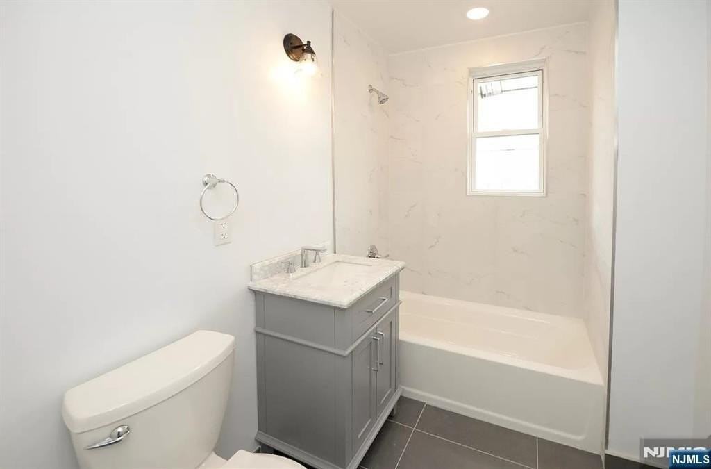 8-02 Chester St - Photo 6 of 13