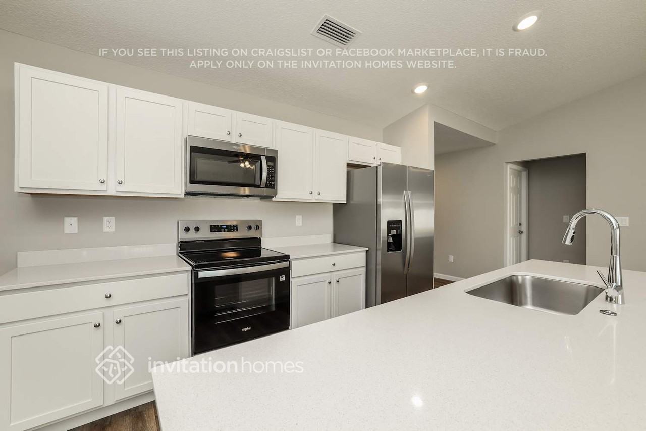 3851 Southwest Janiga Street - Photo 7 of 17