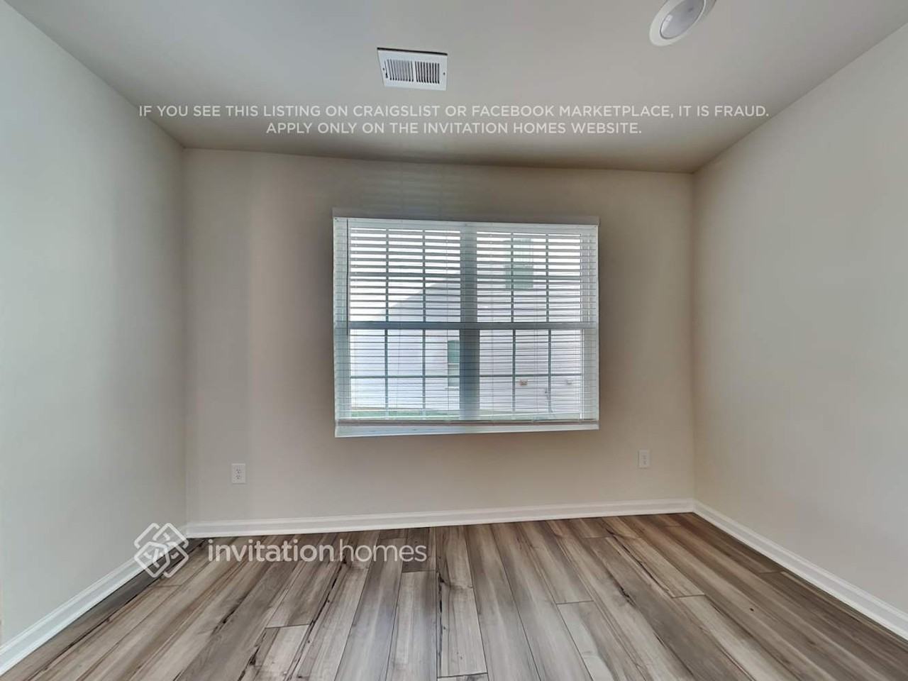 7300 Olive Coast St - Photo 5 of 20