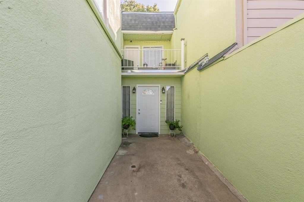 4535 Alamosa St - Photo 3 of 32