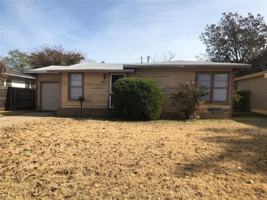 featured image of 1109 S Crockett Dr