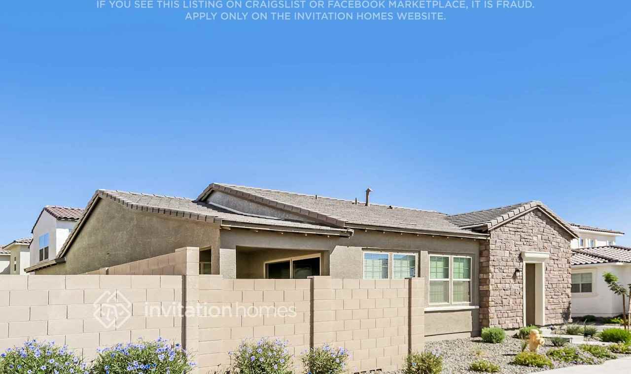 18948 West Reade Avenue - Photo 2 of 26