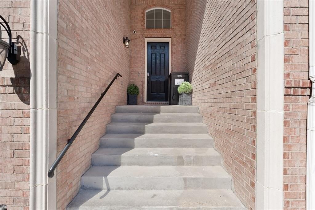 4007 Brownstone Ct - Photo 3 of 36