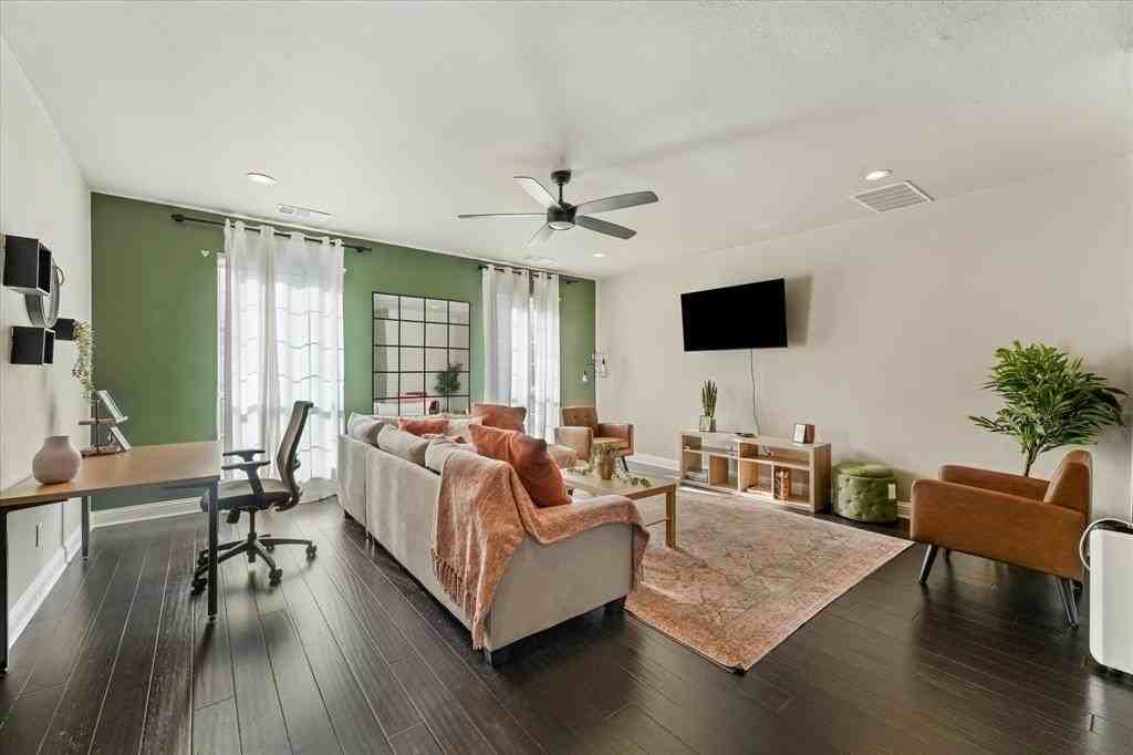 4007 Brownstone Ct - Photo 7 of 36