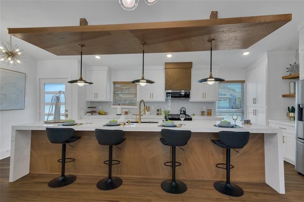 1237 Airline Dr - Photo 3 of 38